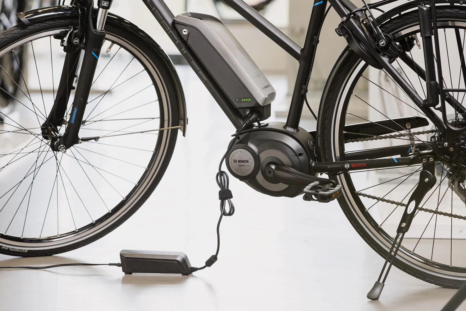 Bosch Ladegerät Compact Charger - 2A Active / Performance Bosch Ladegerät Compact Charger - 2A Active / Performance -Bike Zubehör 2017 bosch ebike ladegeraet akku laden 0