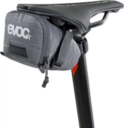 Evoc Seat Bag Tour L 1L Satteltasche -Bike Zubehör evoc seat bag tour l 1l satteltasche befestigt