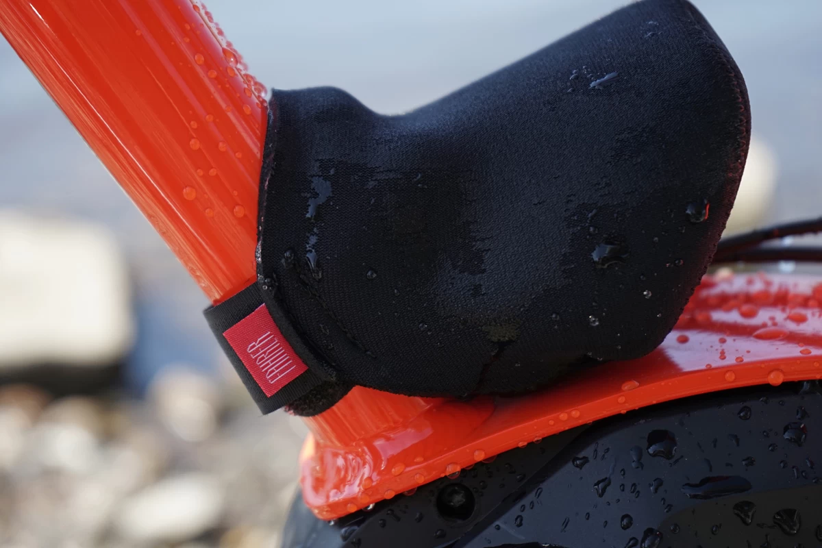 FAHRER Electric Cap - Neopren E-Bike Schutzkappe für die Kontakte der Aufnahmen für Rahmenakkus FAHRER Electric Cap - Neopren E-Bike Schutzkappe Für Die Kontakte Der Aufnahmen Für Rahmenakkus -Bike Zubehör fahrer ebike batterie abdeckung unterrohr detail 0