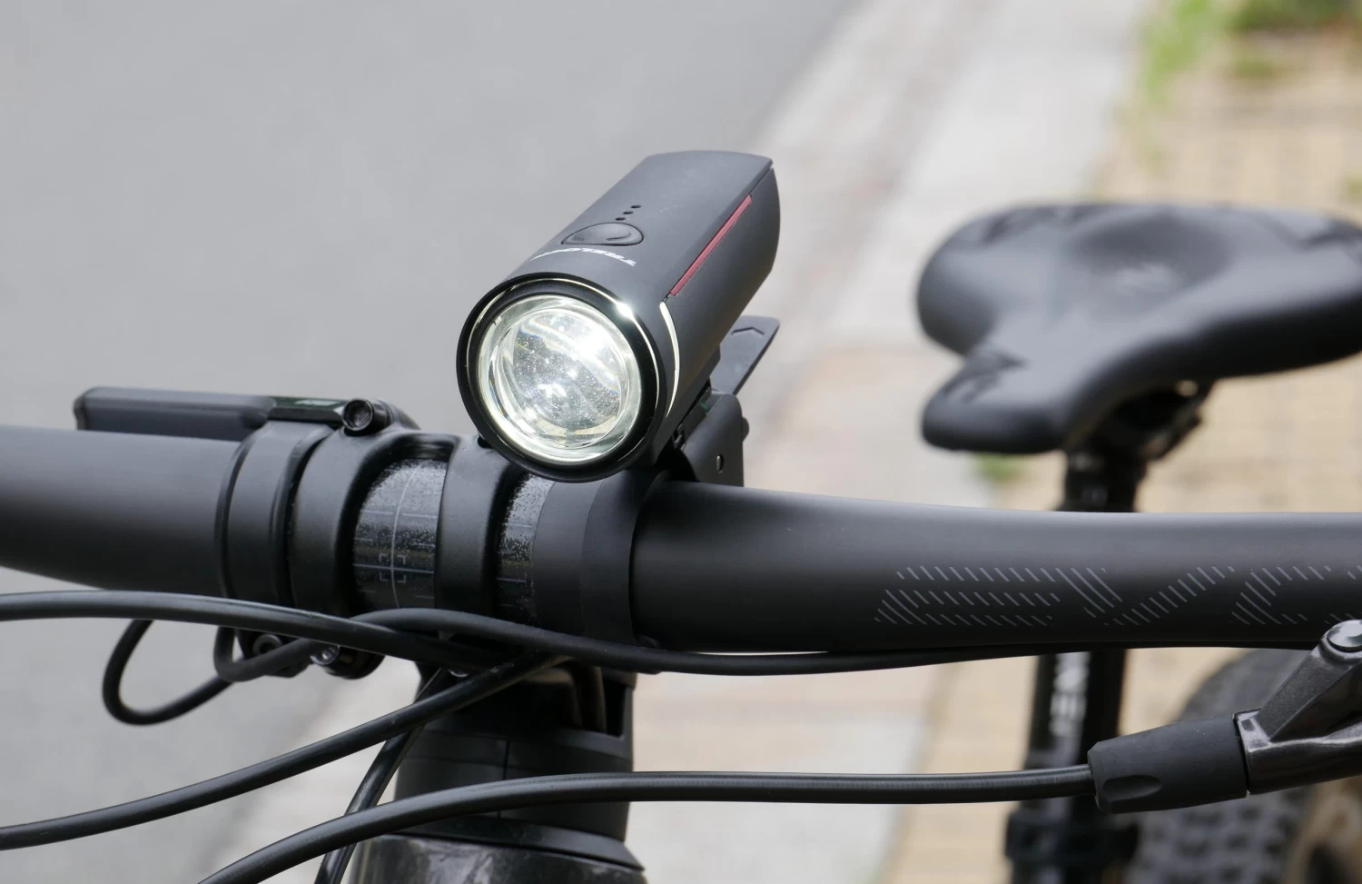 Trelock Licht-Set LS 300 I-GO VECTOR Trelock Licht-Set LS 300 I-GO VECTOR -Bike Zubehör ls 300 i go action scaled