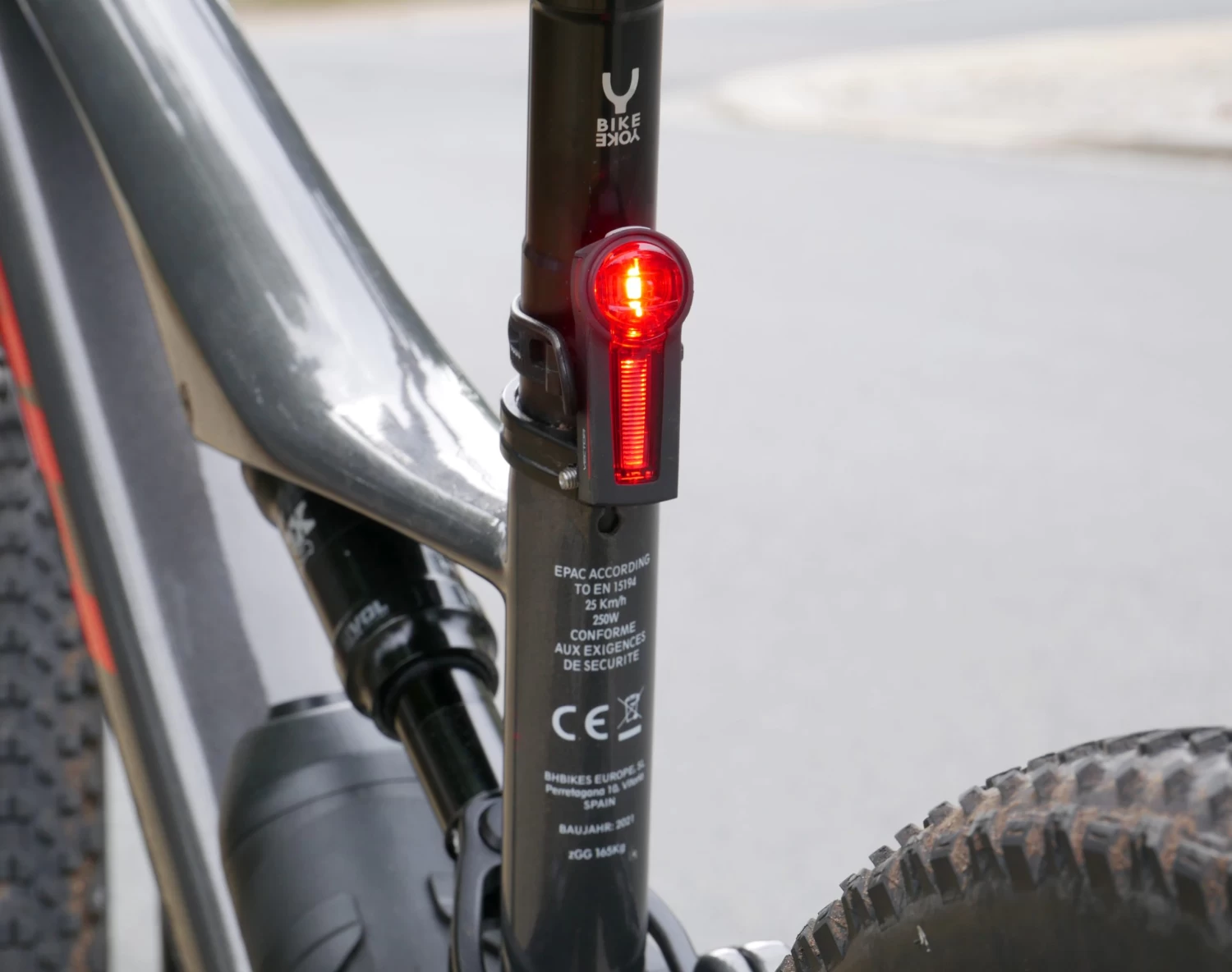 Trelock Licht-Set LS 300 I-GO VECTOR Trelock Licht-Set LS 300 I-GO VECTOR -Bike Zubehör ls 740 action scaled