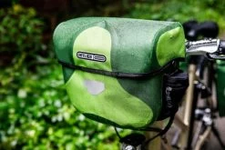 Ortlieb Ultimate Six Plus 7L Lenkertasche -Bike Zubehör ortlieb ultimate six plus 7 liter kiwi moss green montiert im regen