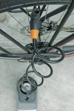 SKS Airstep Fußpumpe Für E-Bikes -Bike Zubehör sks airstep fusspumpe im einatz 1